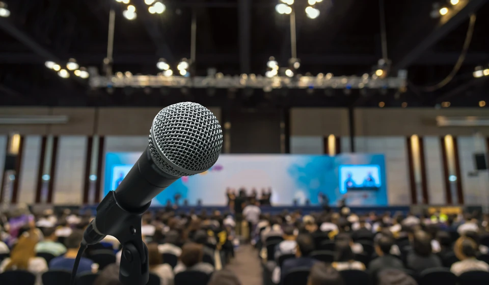 microphone-with-abstract-blurred-photo-of-conference